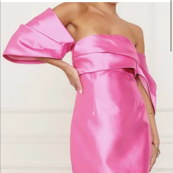 HOT PINK OFF THE SHOULDER MINI DRESS - SIZE LARGE - Picture 4 of 5